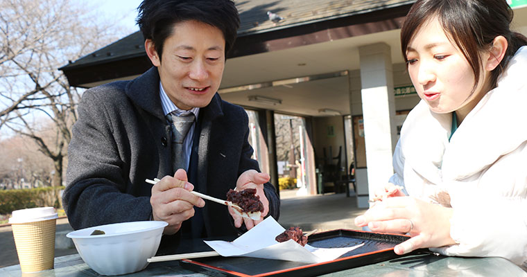 関オーナーとお団子を食べました