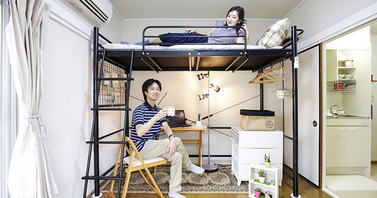賢いお部屋の使い方！ 下でコーヒー、上でごろ寝
