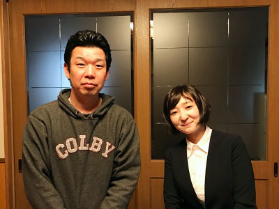 中矢オーナー（左）と横山（右）